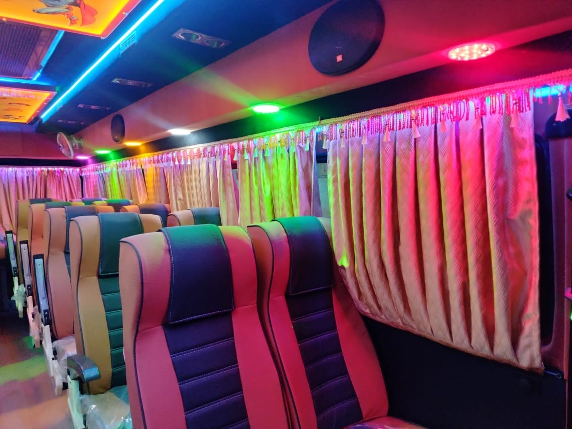 25 સીટ ટેમ્પો ટ્રાવેલ્સ